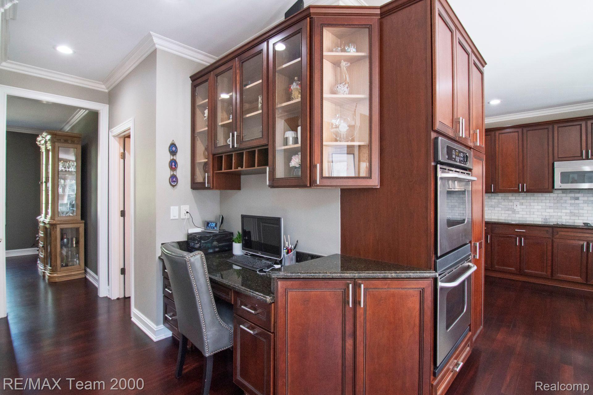 194 W REED LAKE