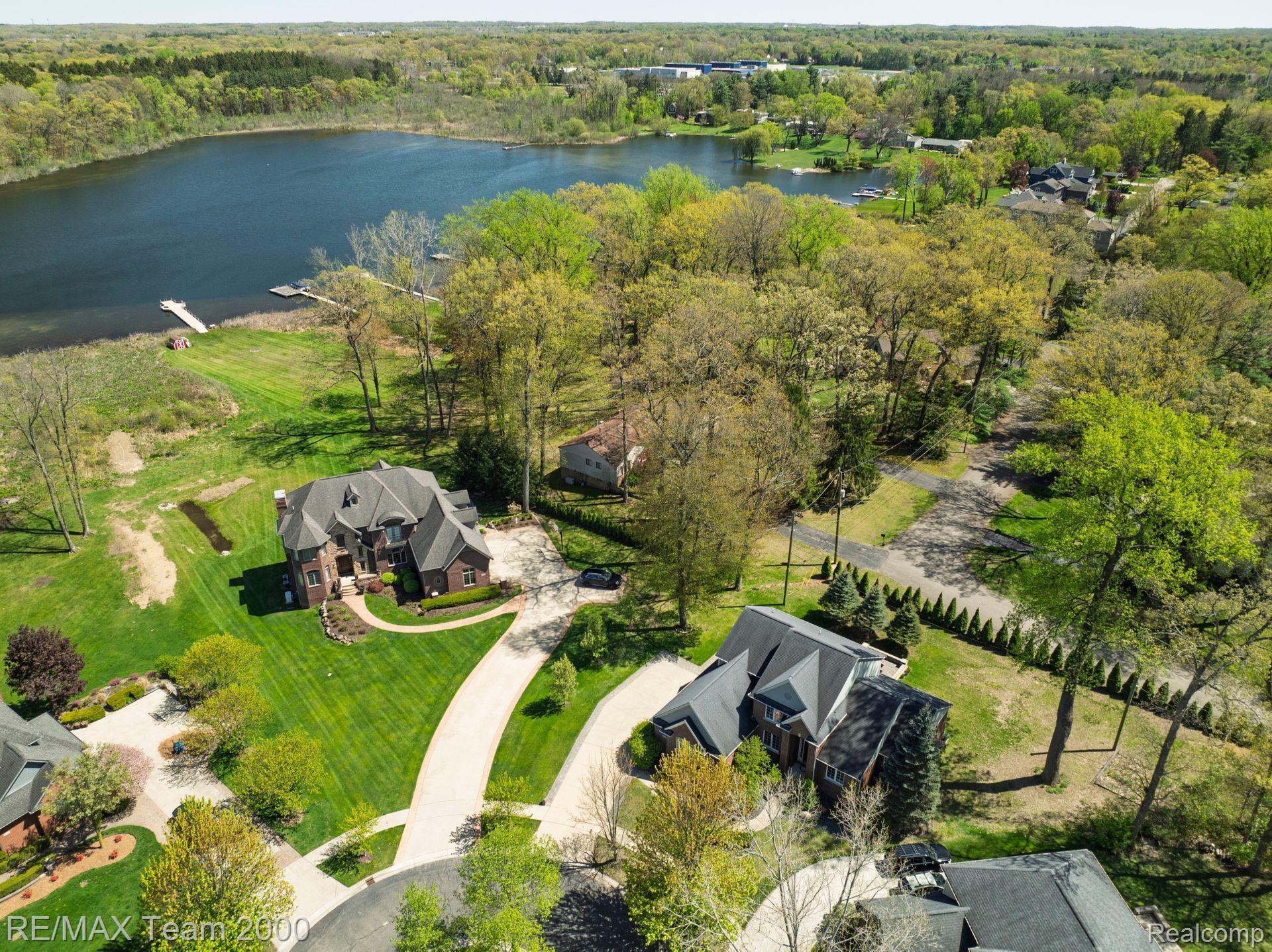 194 W REED LAKE