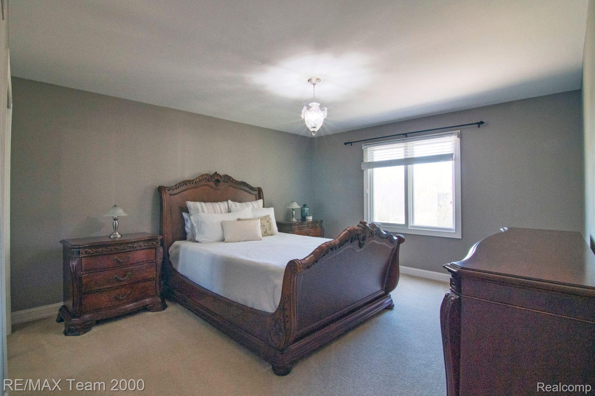 194 W REED LAKE