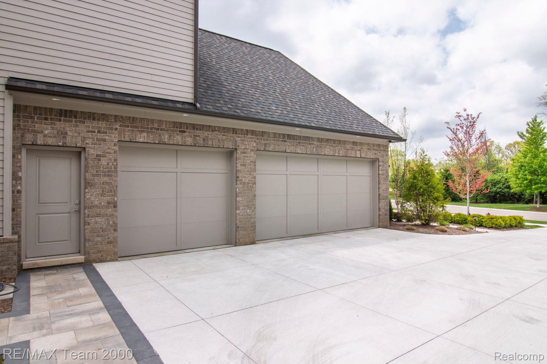 7313 BROOKSIDE VILLAGE