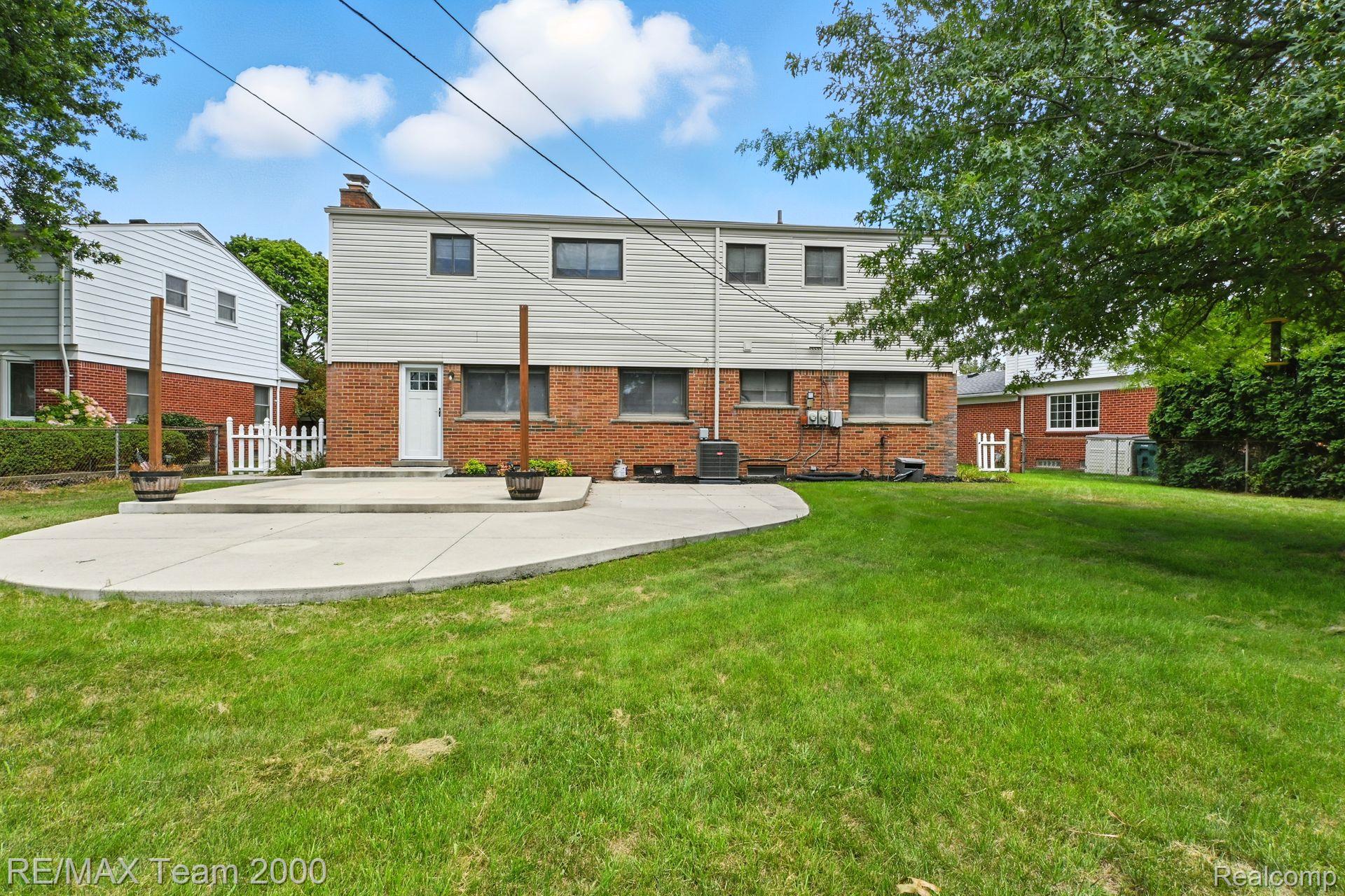 14931 Lakewood Drive