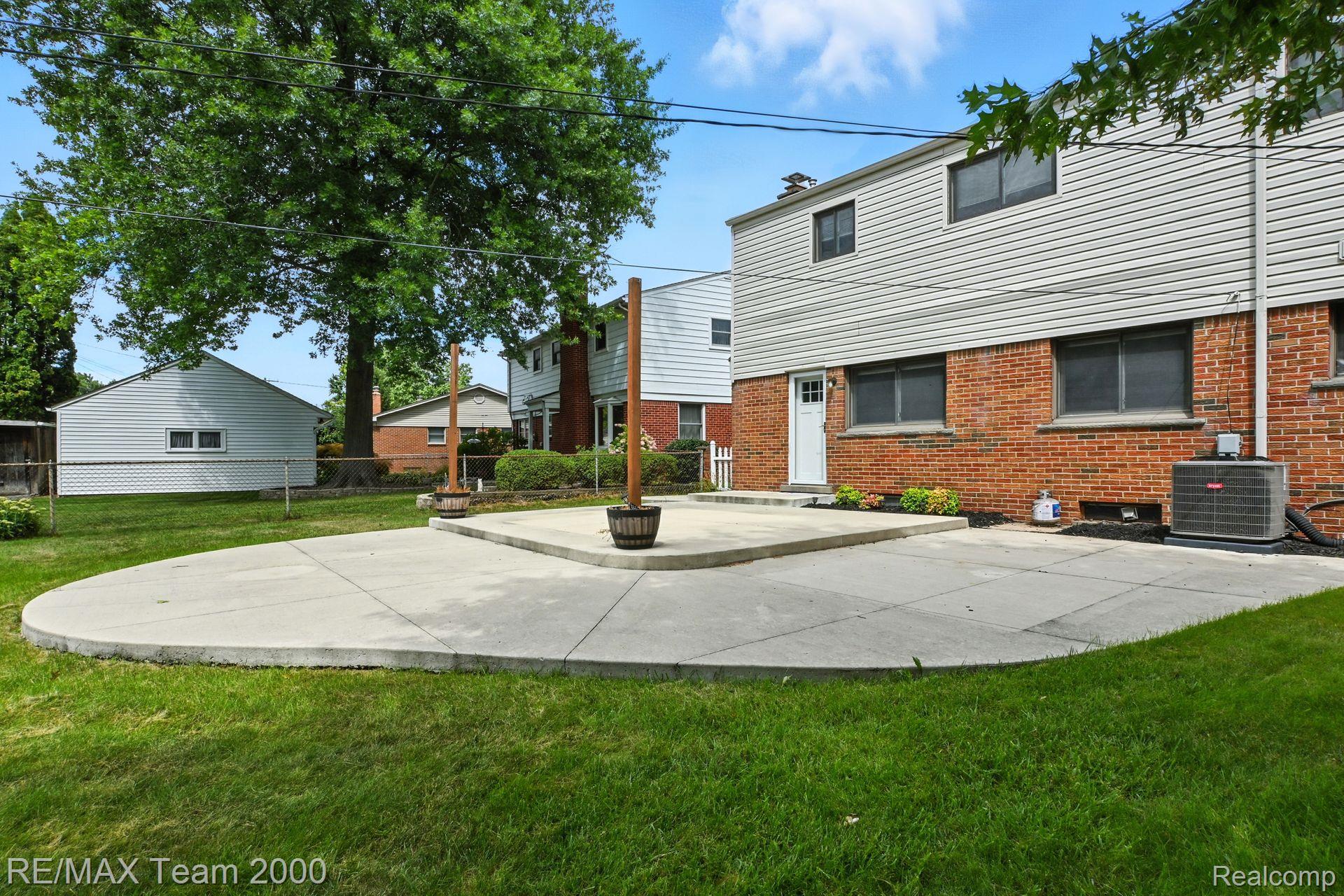 14931 Lakewood Drive