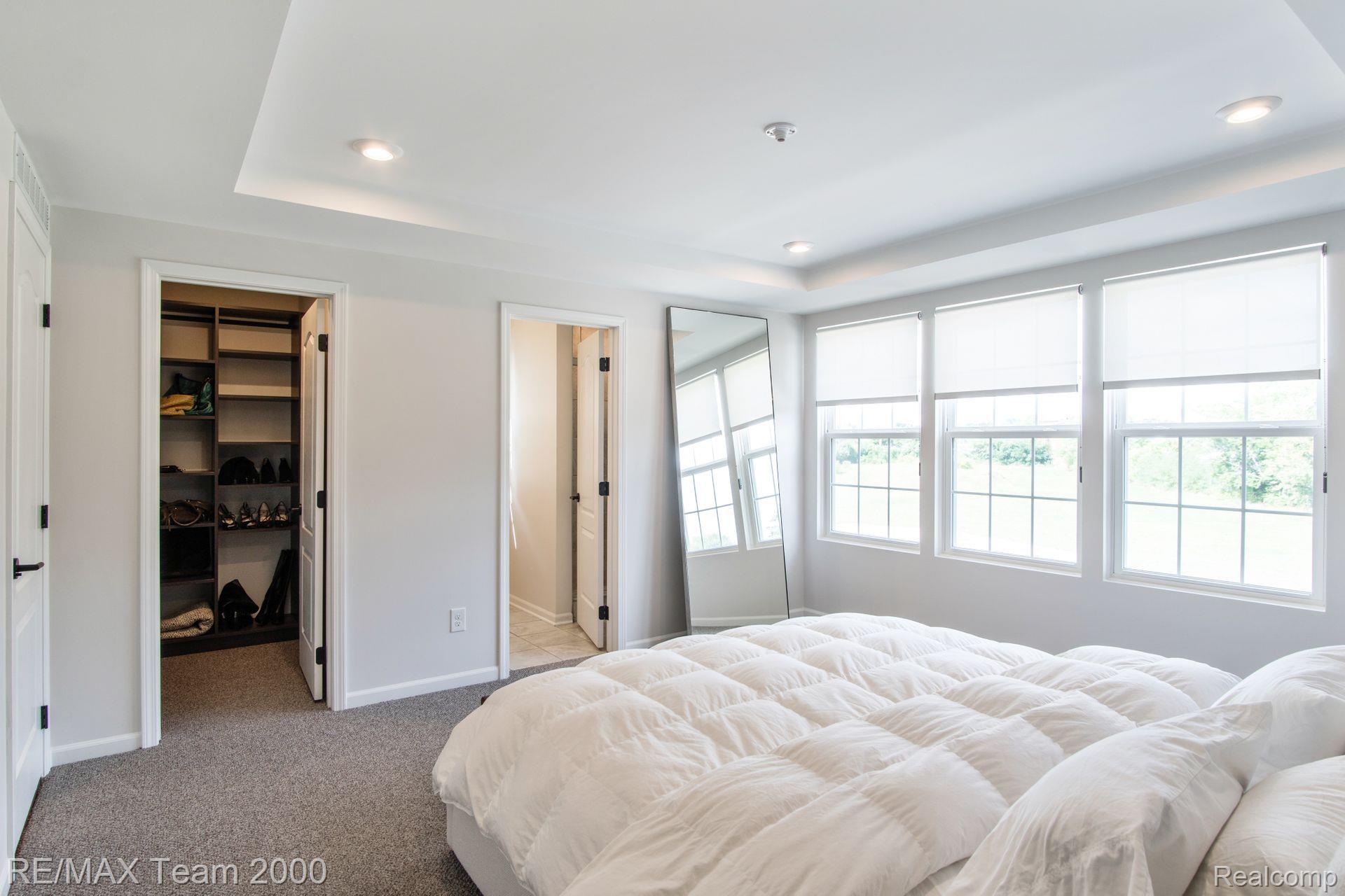 232 N SYDNEY Court