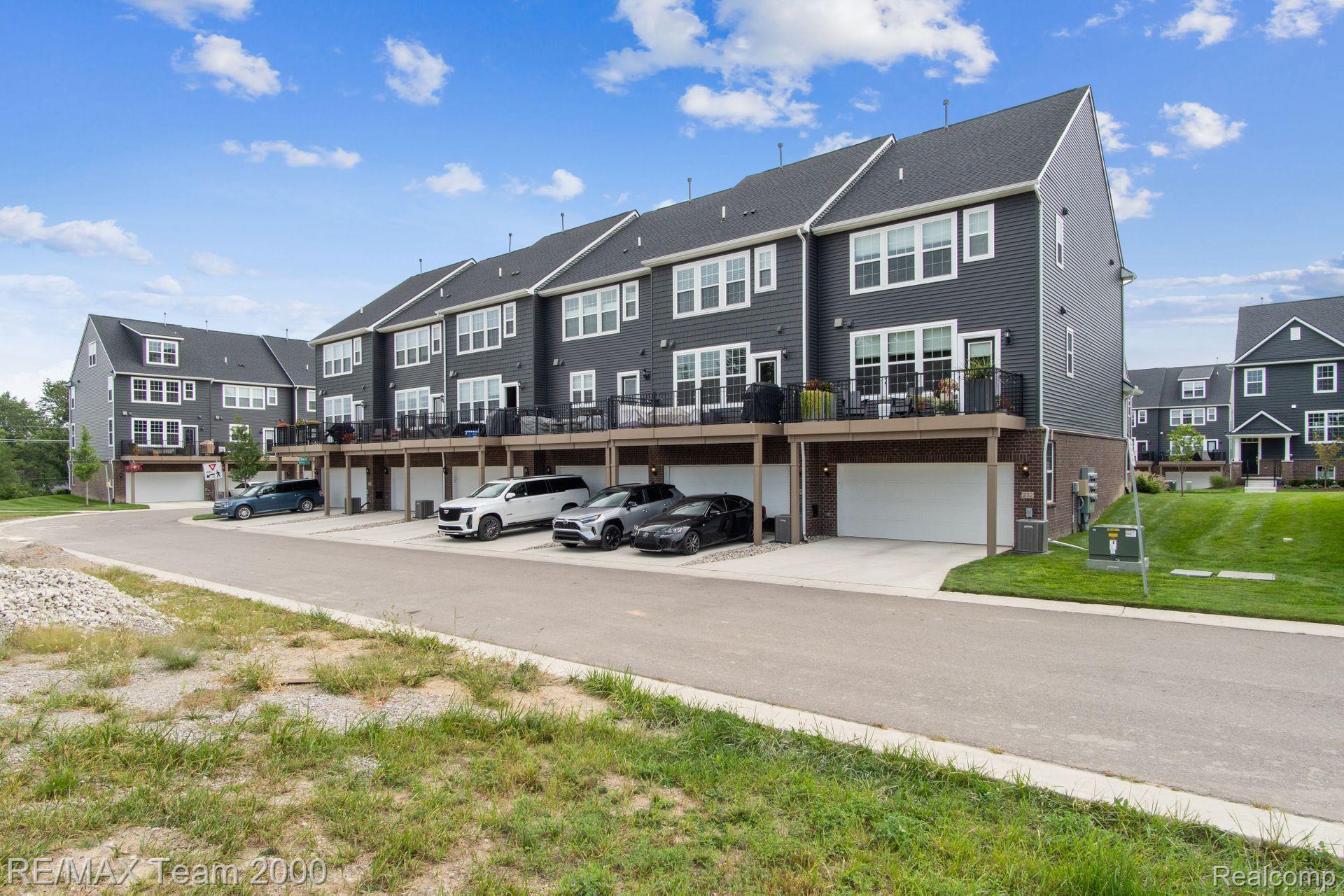 232 N SYDNEY Court