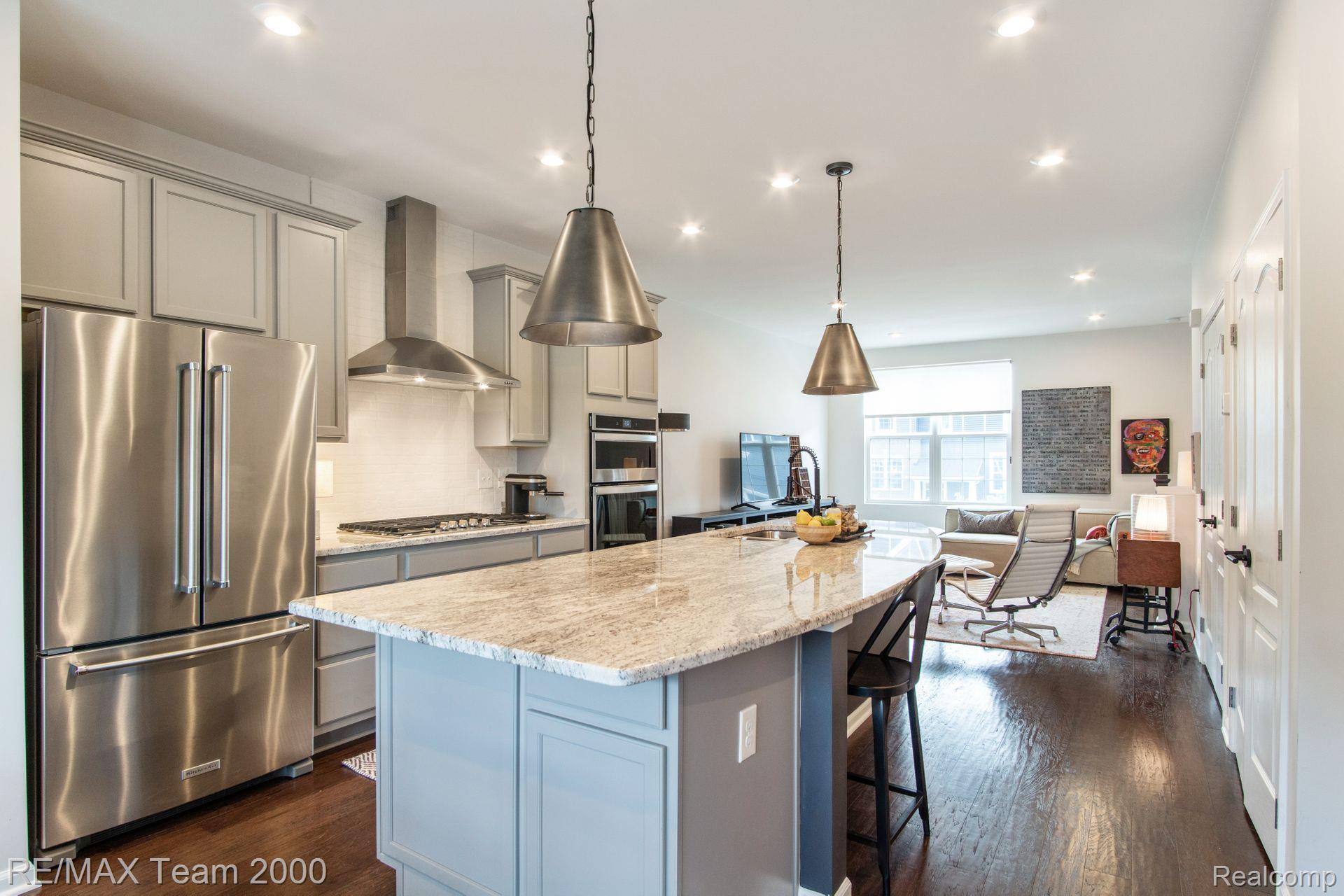 232 N SYDNEY Court