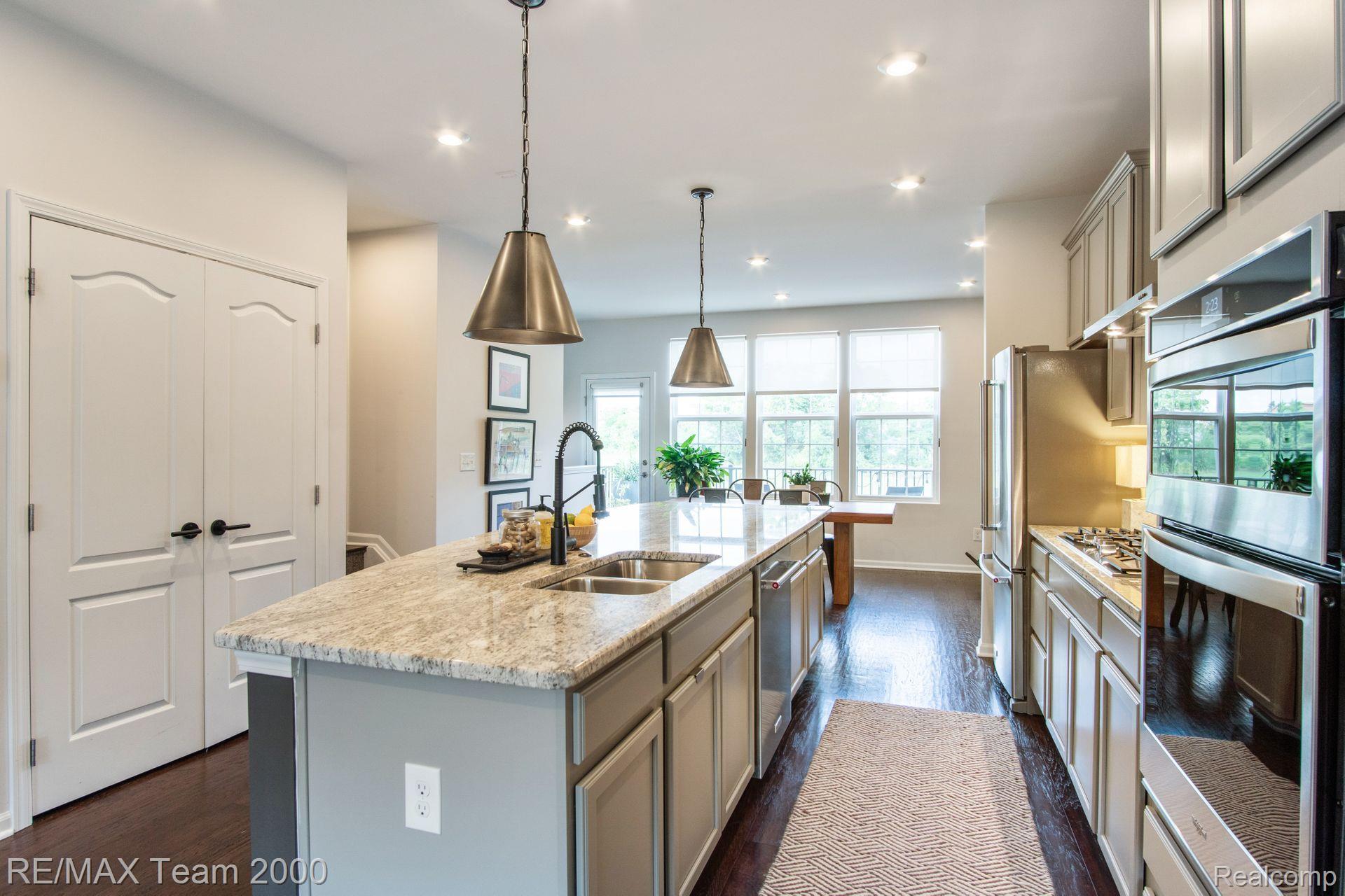 232 N SYDNEY Court