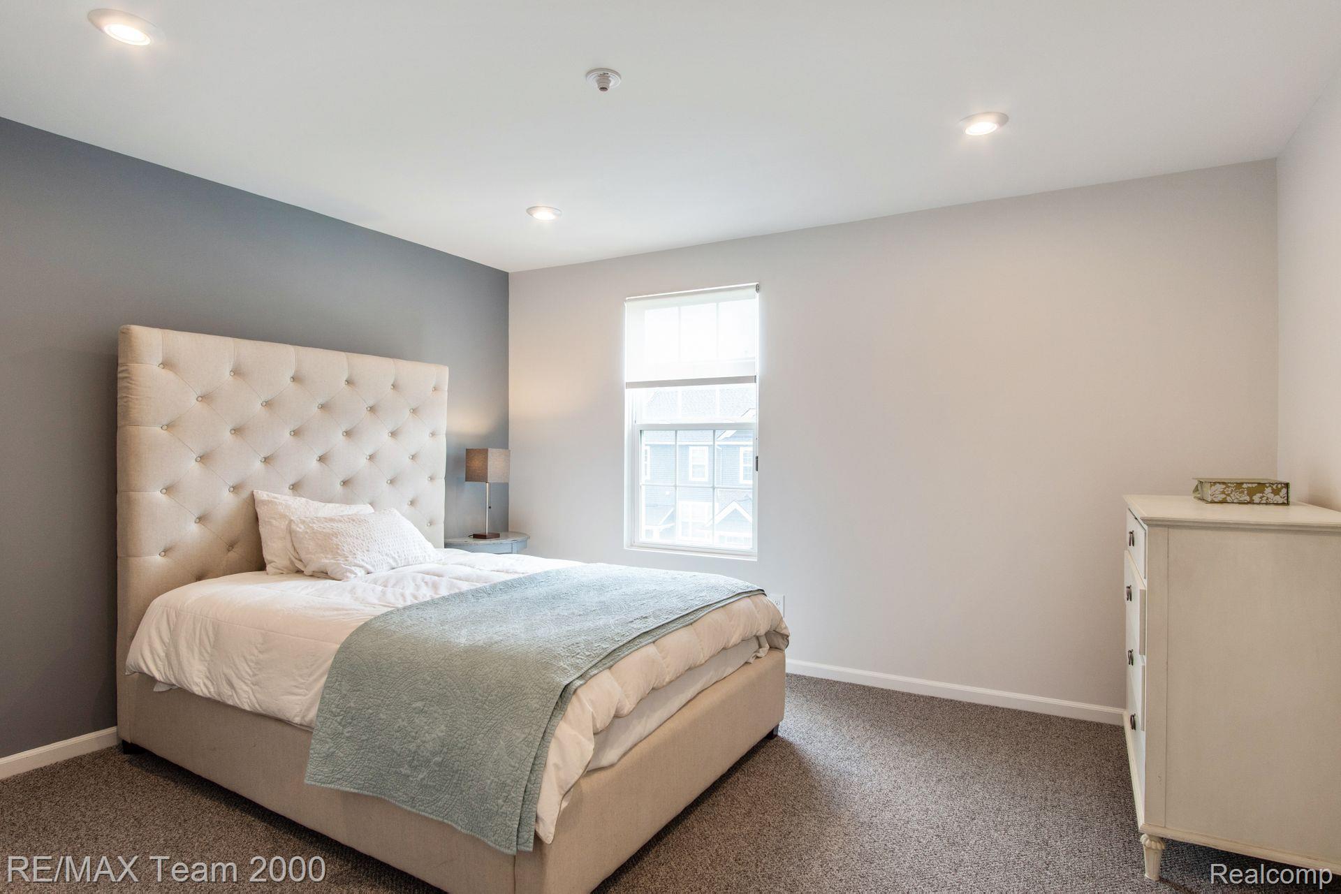 232 N SYDNEY Court