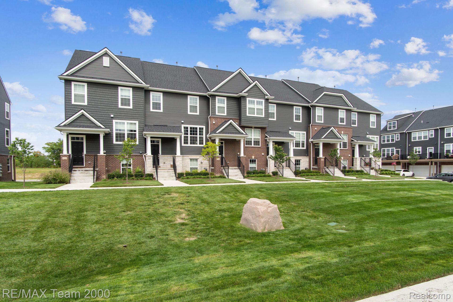 232 N SYDNEY Court