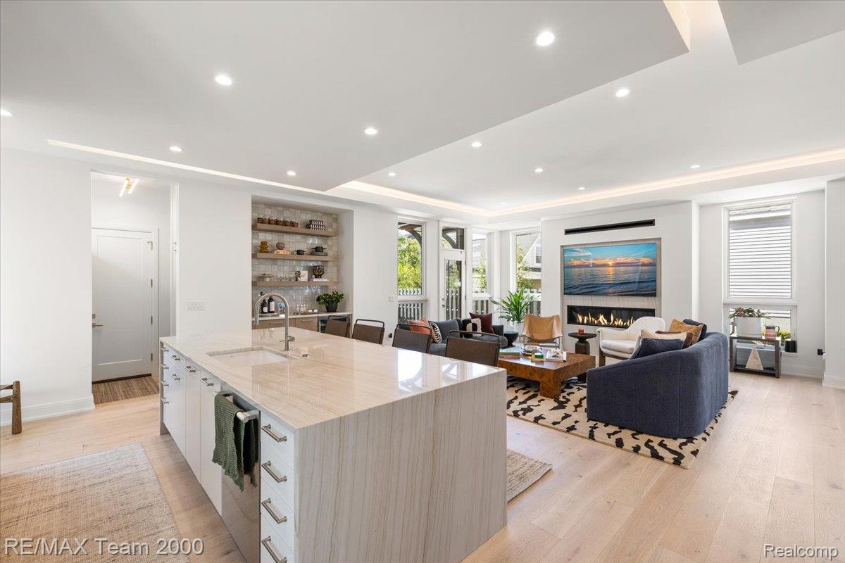 864 Ann Street