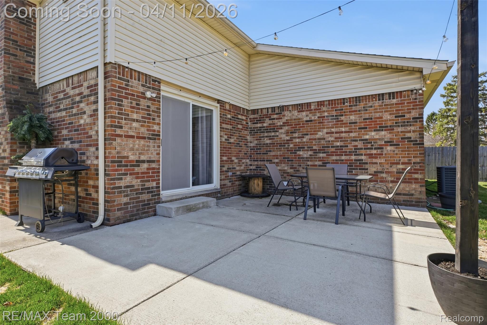 43800 Simsbury Street