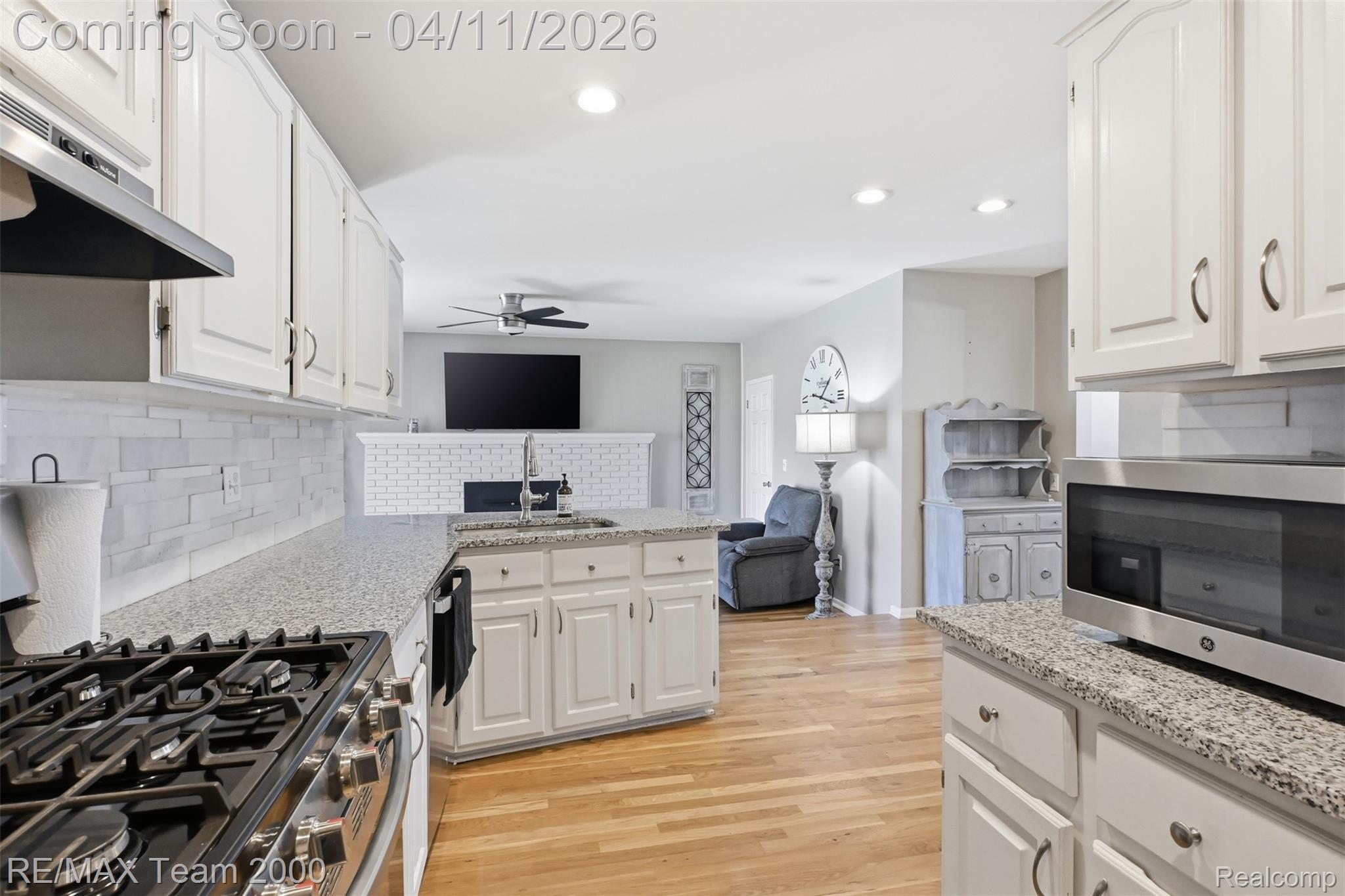 43800 Simsbury Street