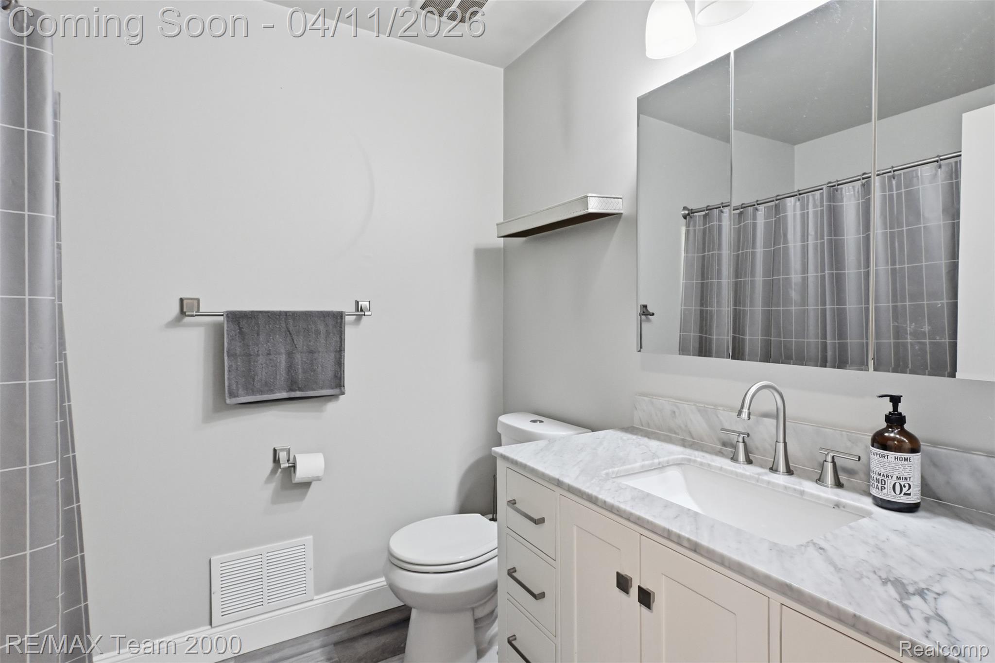 43800 Simsbury Street