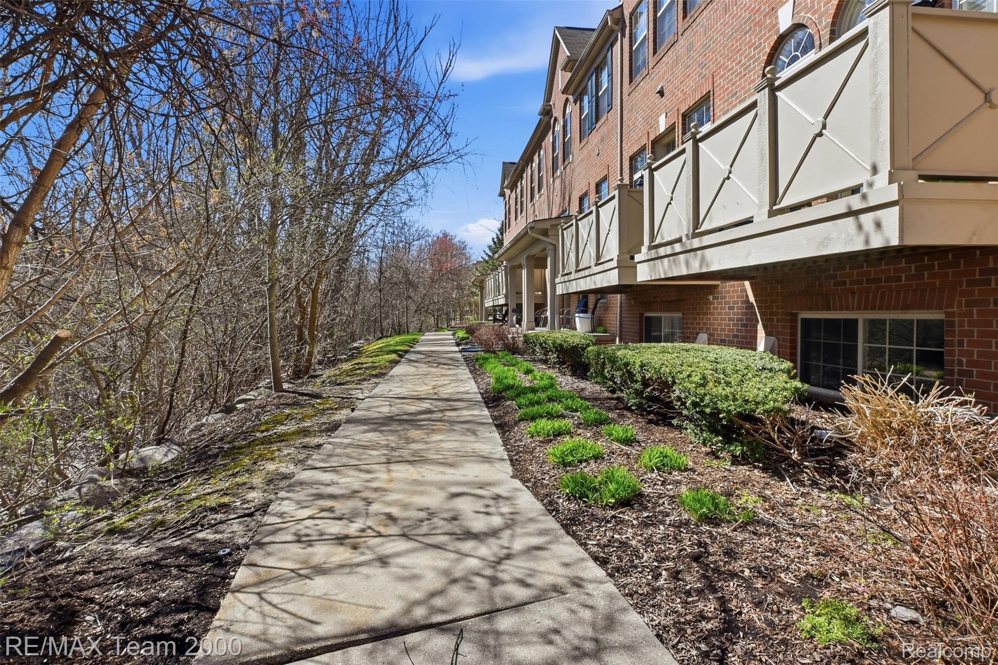 39750 ROCKCREST Circle