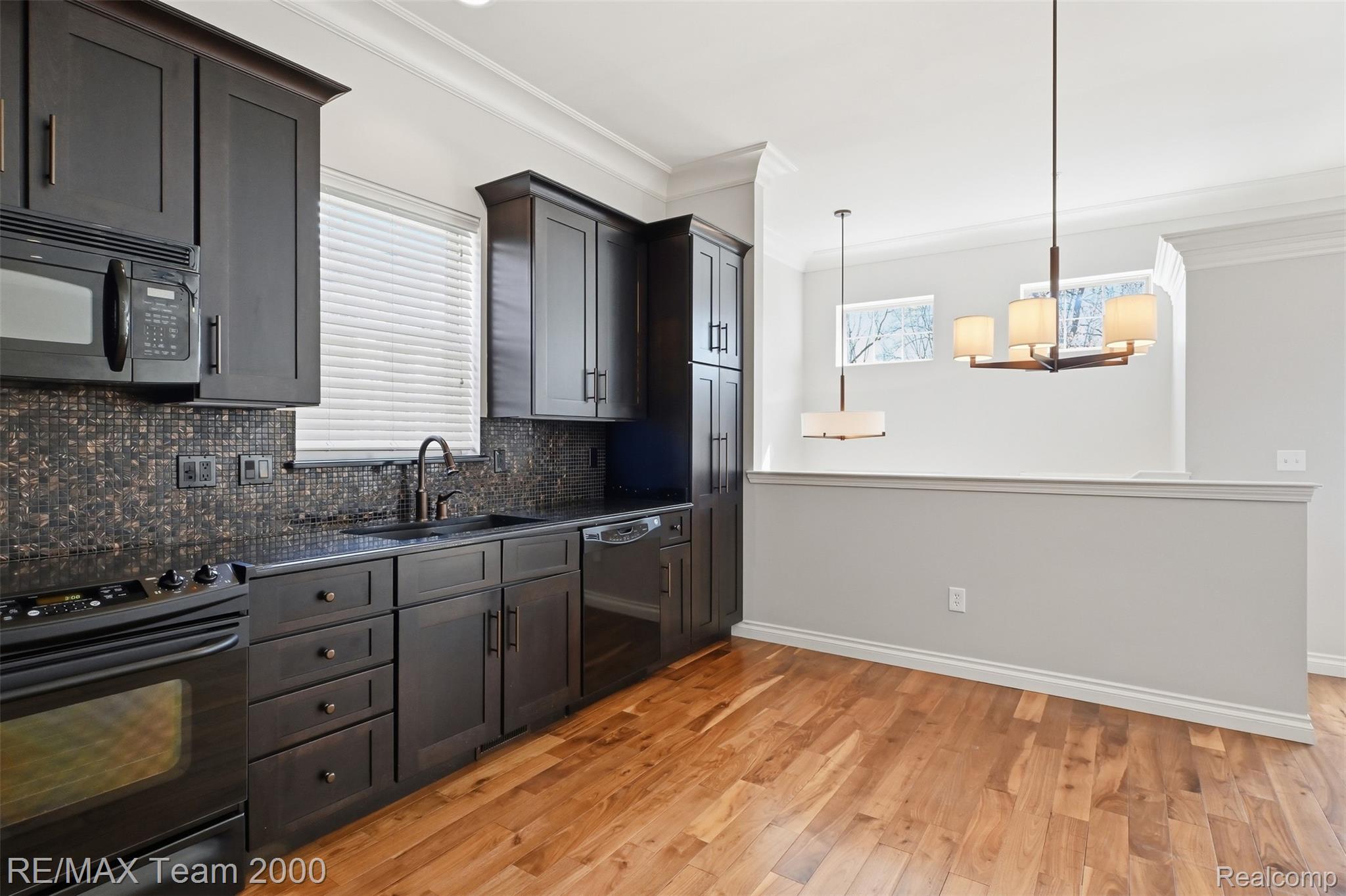 39750 ROCKCREST Circle