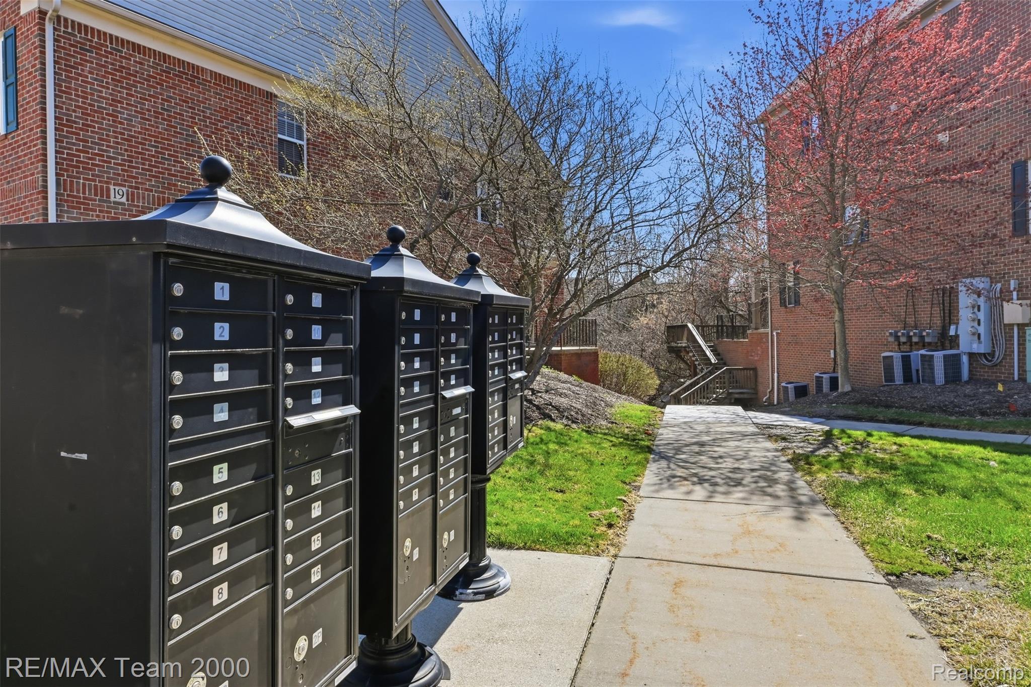 39750 ROCKCREST Circle