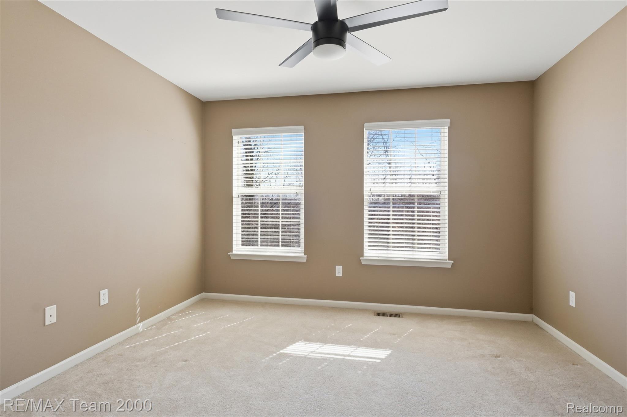 39750 ROCKCREST Circle