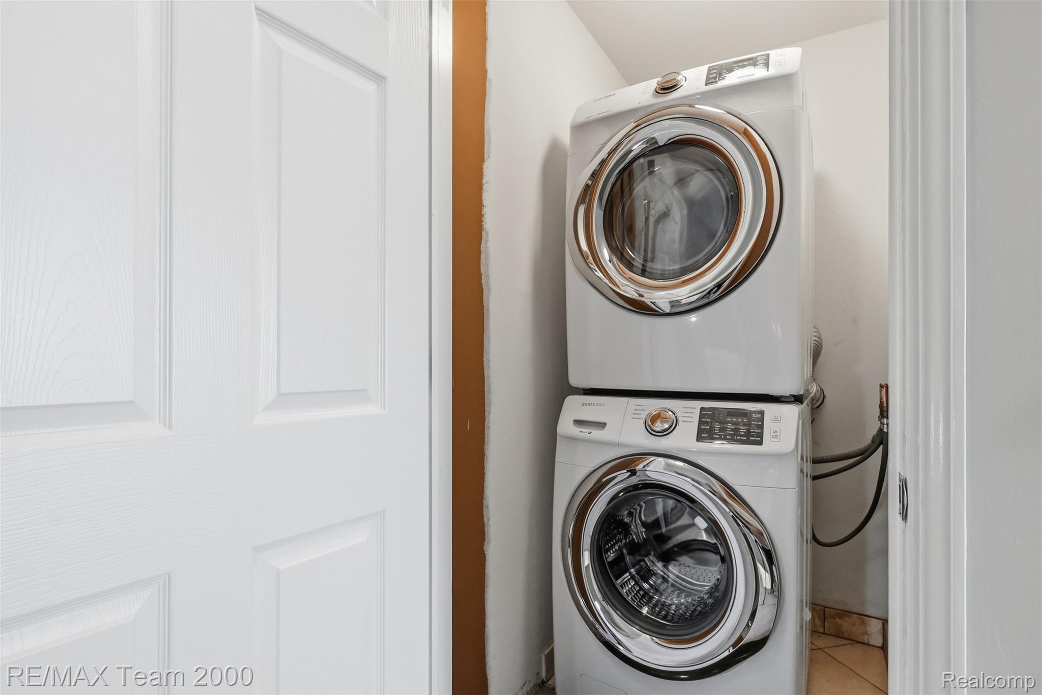 39750 ROCKCREST Circle