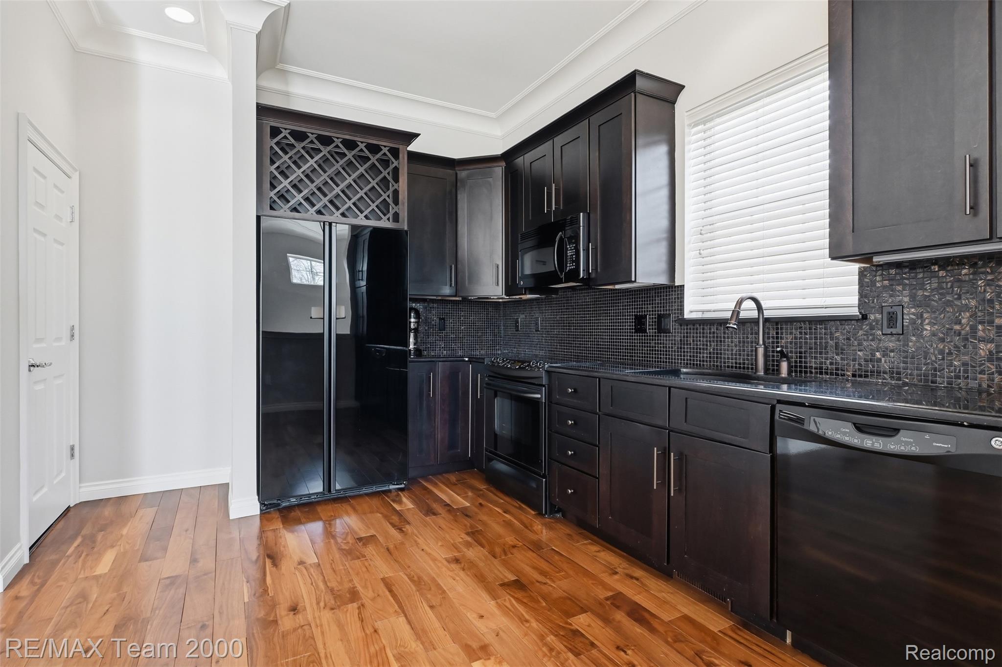 39750 ROCKCREST Circle