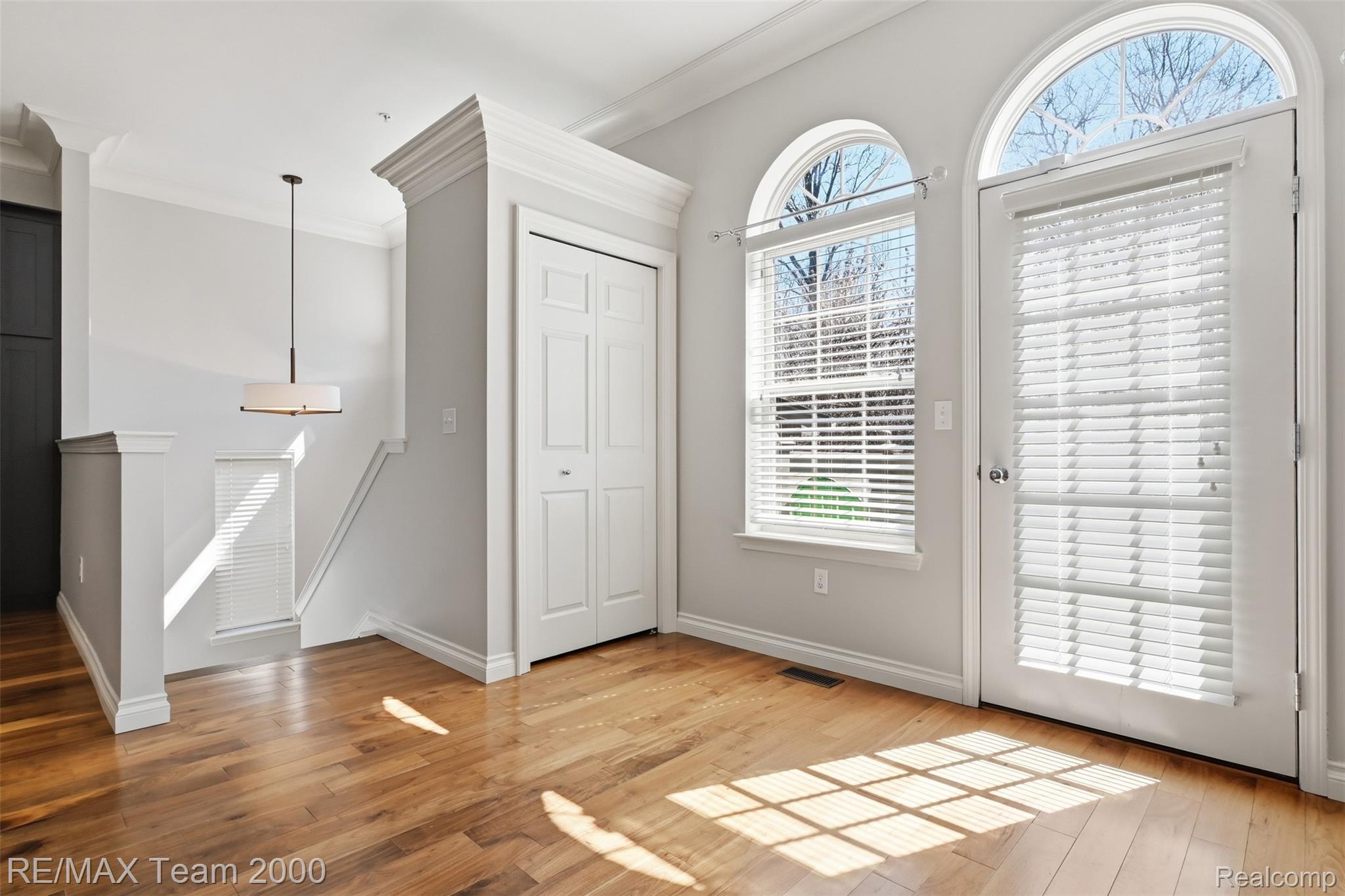 39750 ROCKCREST Circle