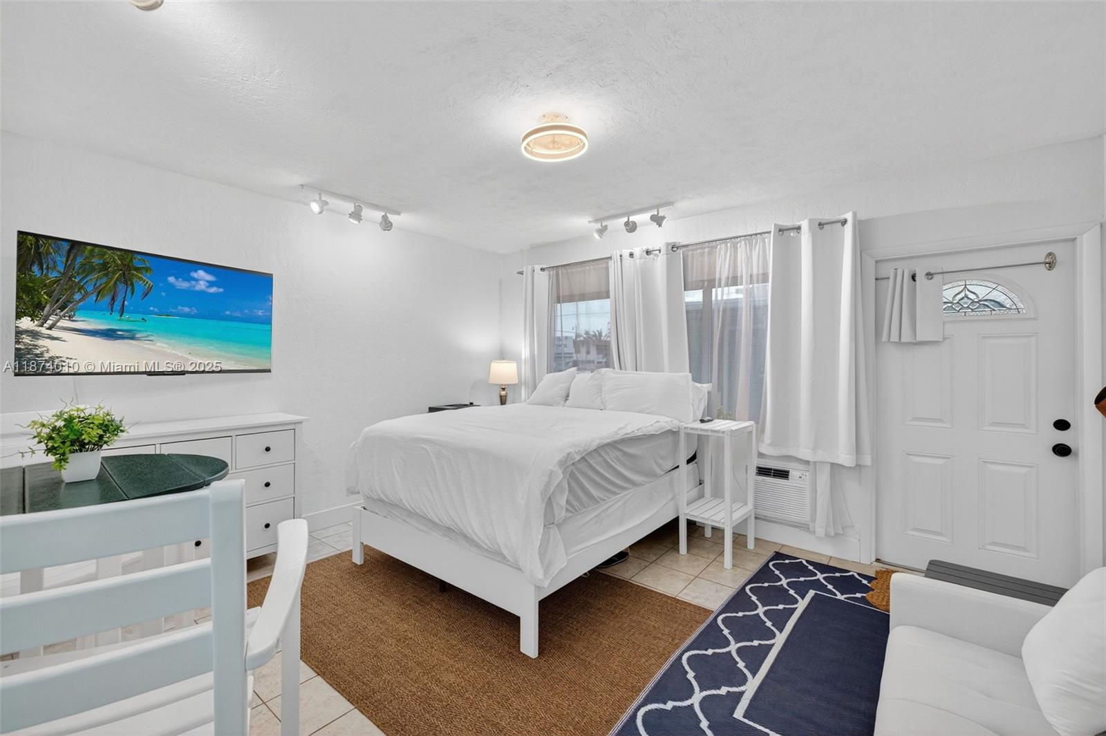 820 N Ocean Blvd # 1