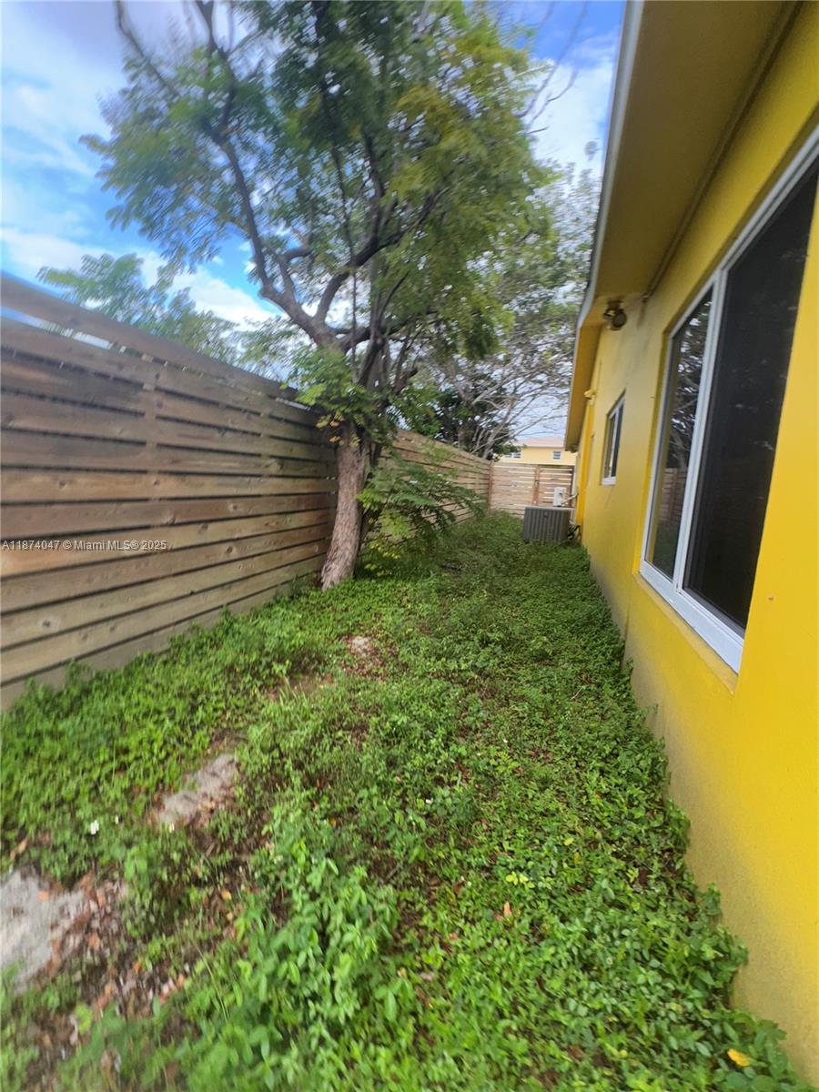 5403 NE 22nd Ter