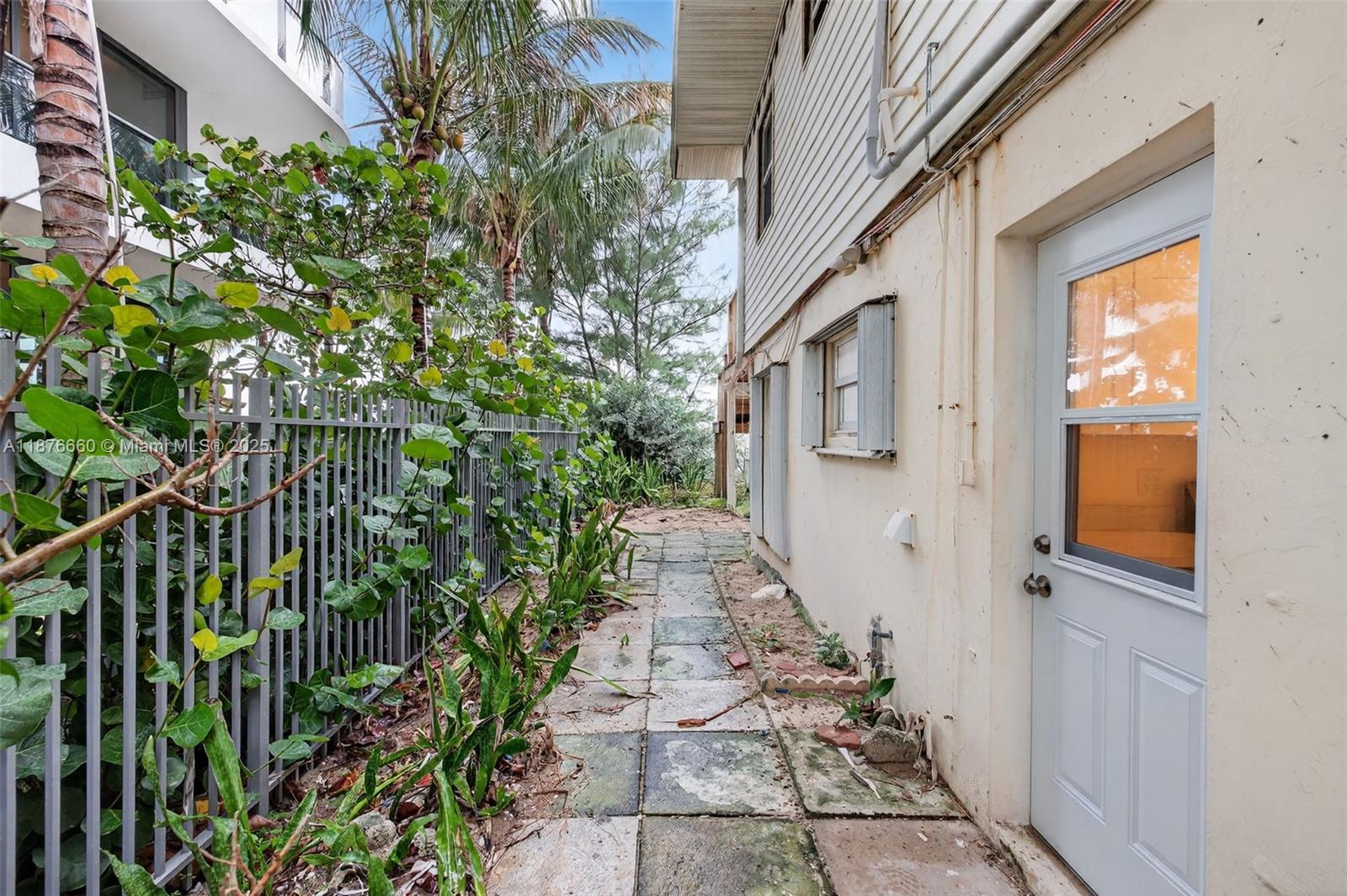 820 N Ocean Blvd # 16
