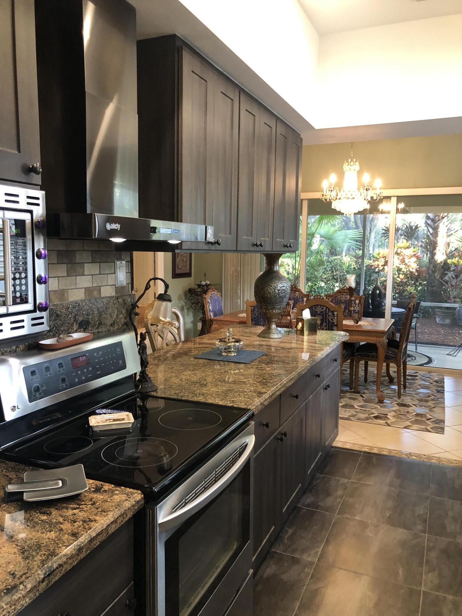 4601 Hammock Circle