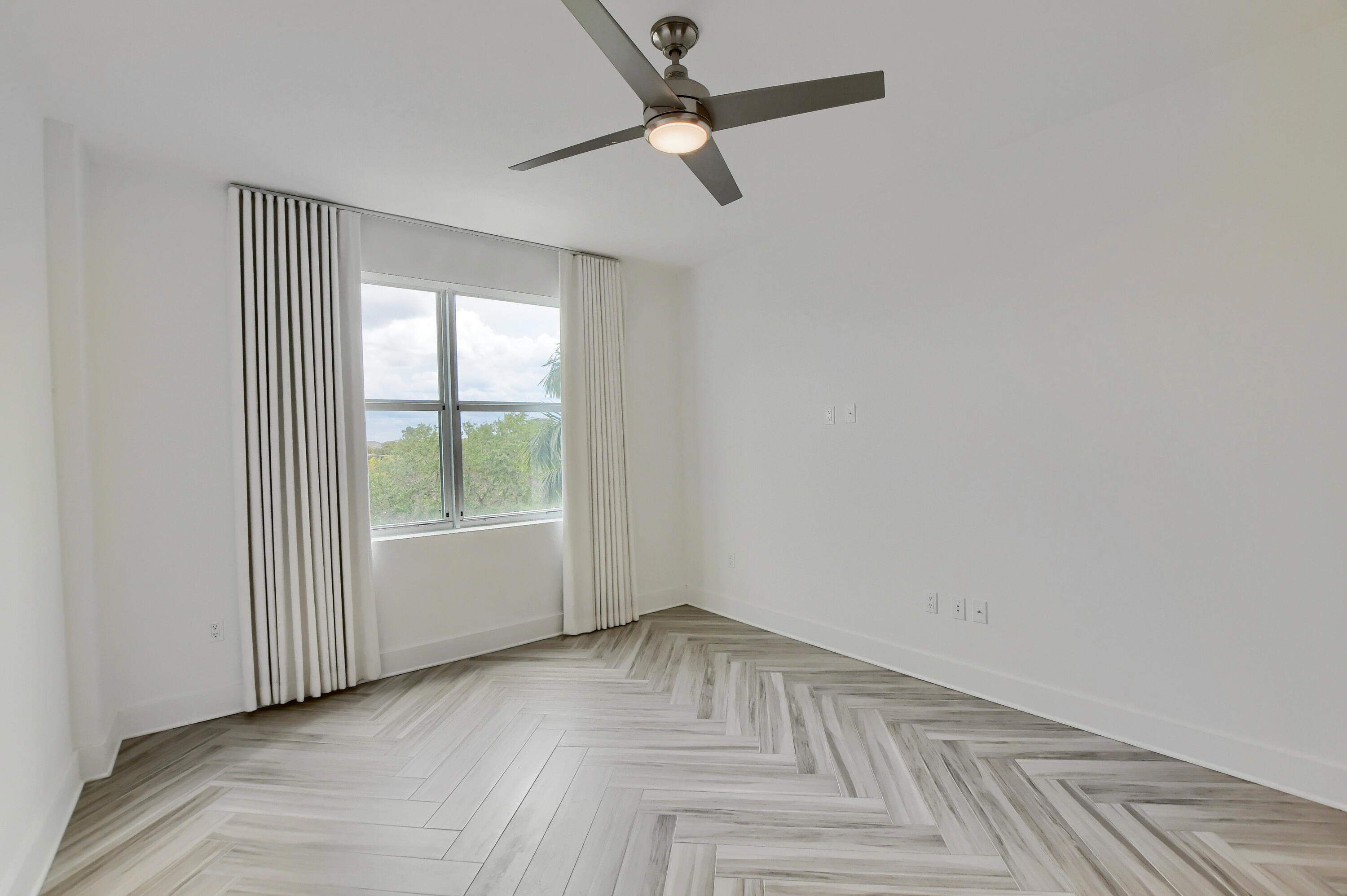 236 SE 5th Avenue 205