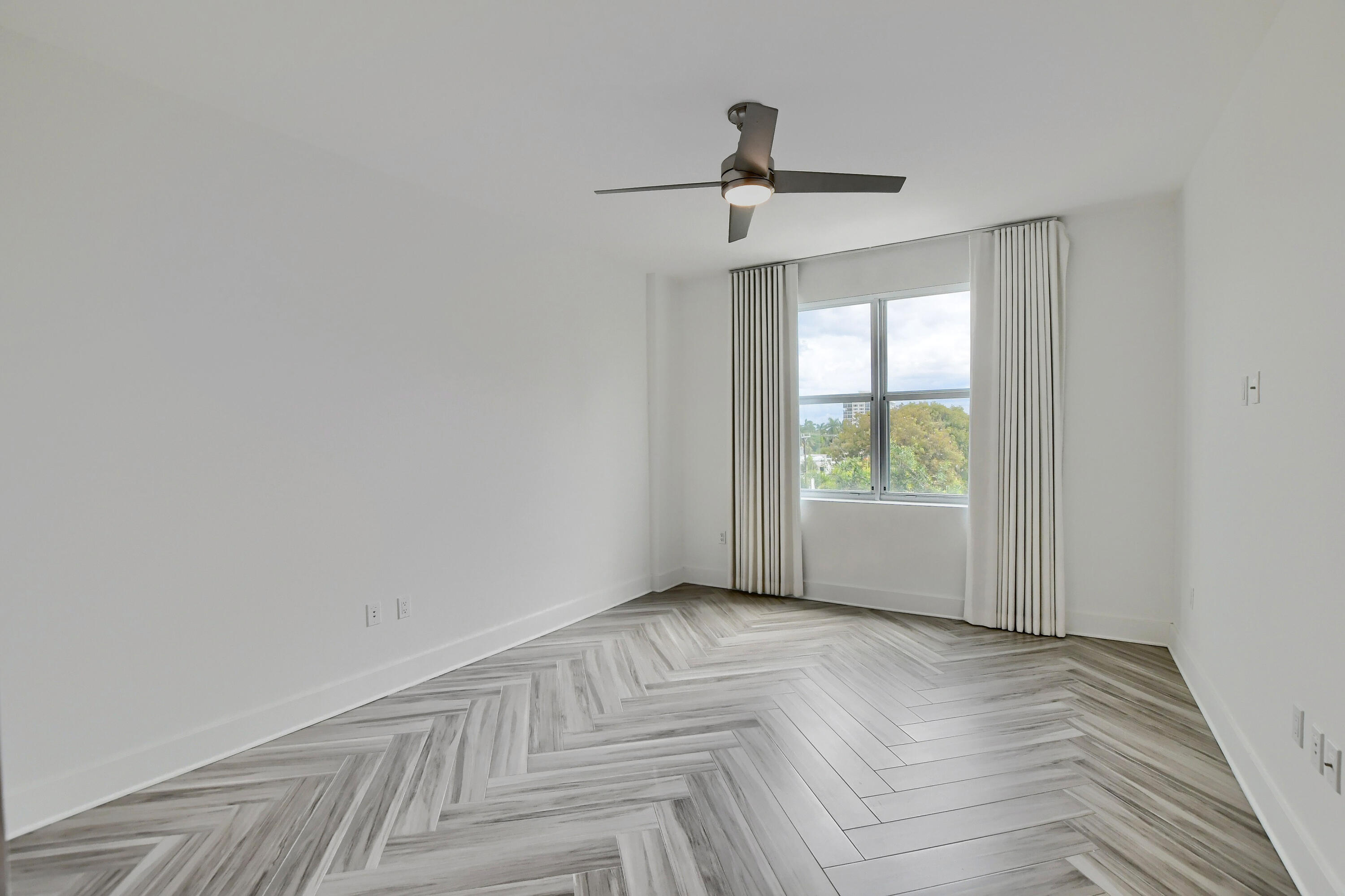 236 SE 5th Avenue 205