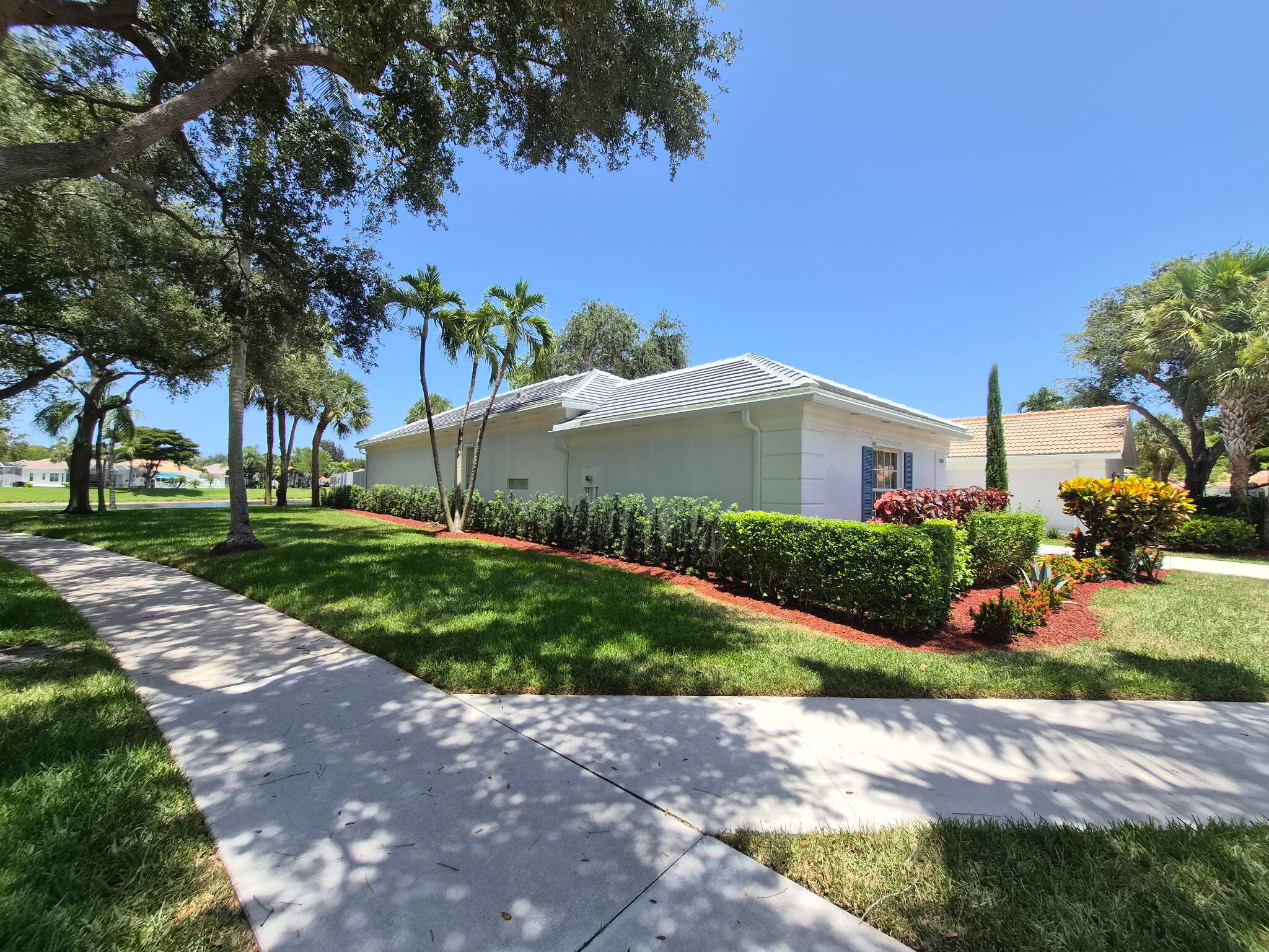 4690 Hammock Circle