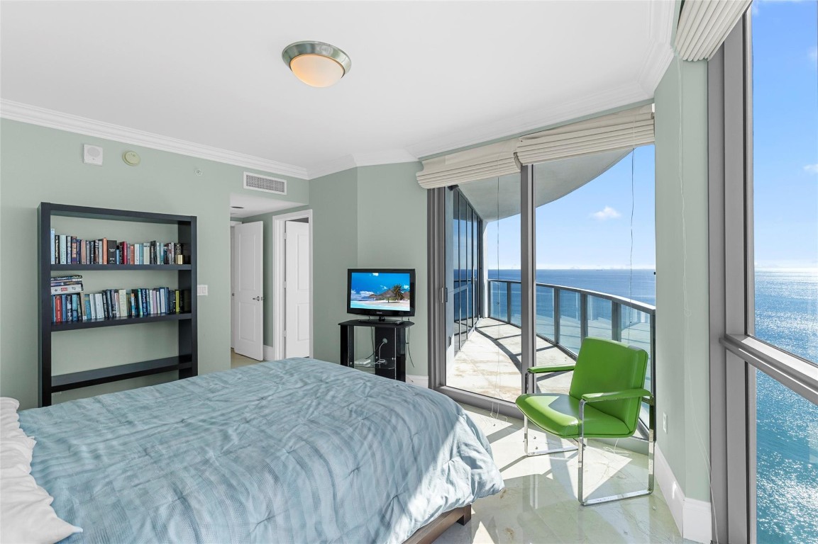 3101 S Ocean Dr. 1808
