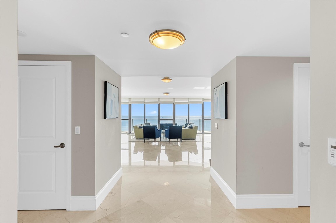 3101 S Ocean Dr. 1808