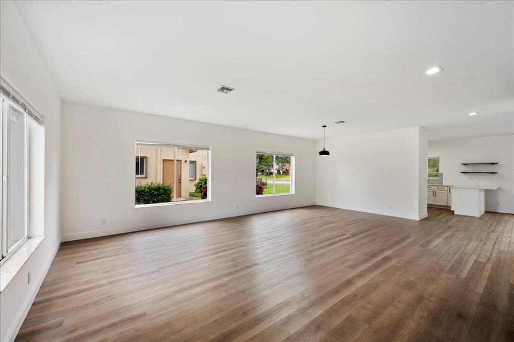 10860 Fox Glen Drive