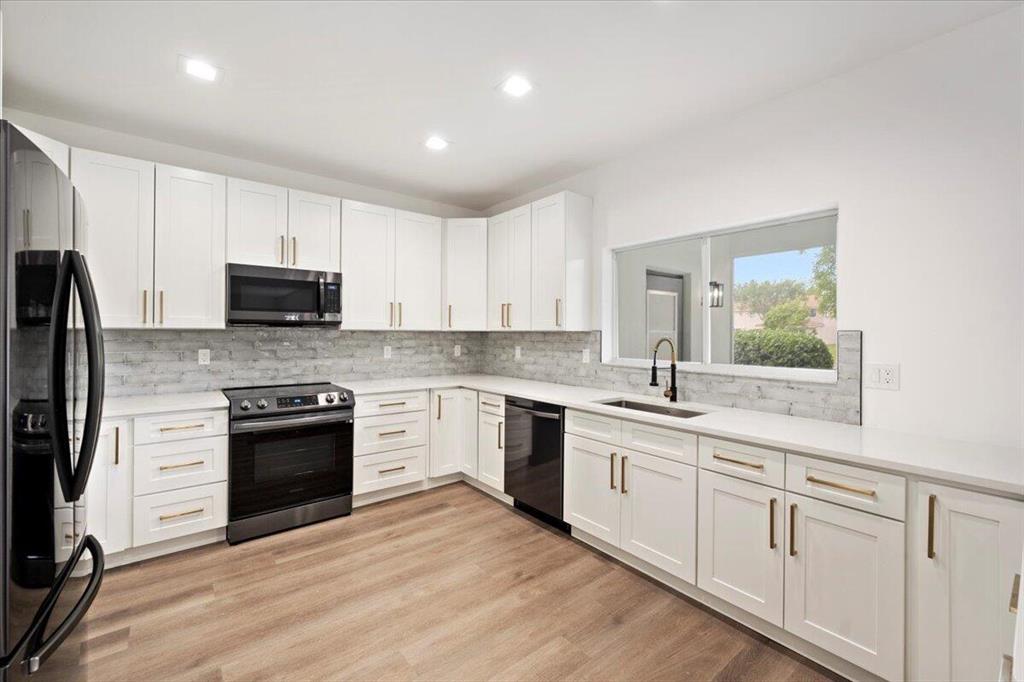 10860 Fox Glen Drive