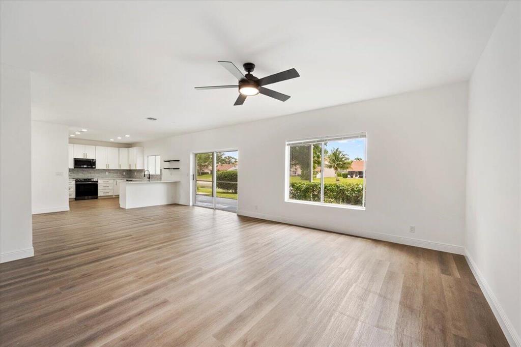 10860 Fox Glen Drive