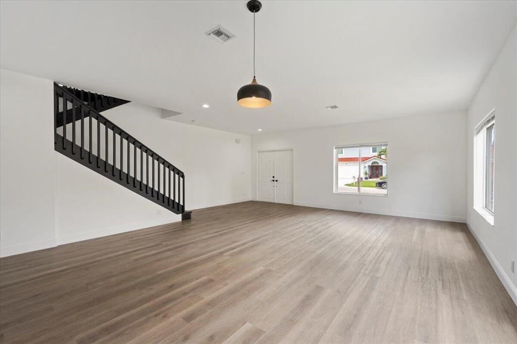 10860 Fox Glen Drive