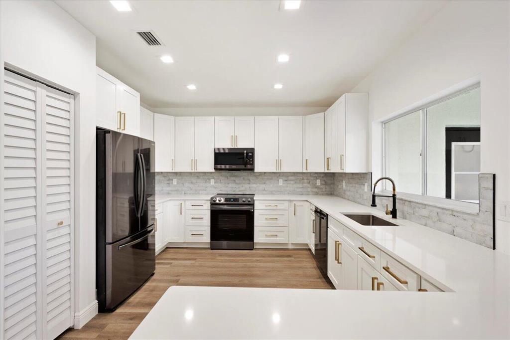 10860 Fox Glen Drive