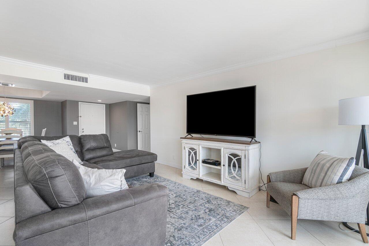 1 Harbourside 4305 Drive Unit: 4305