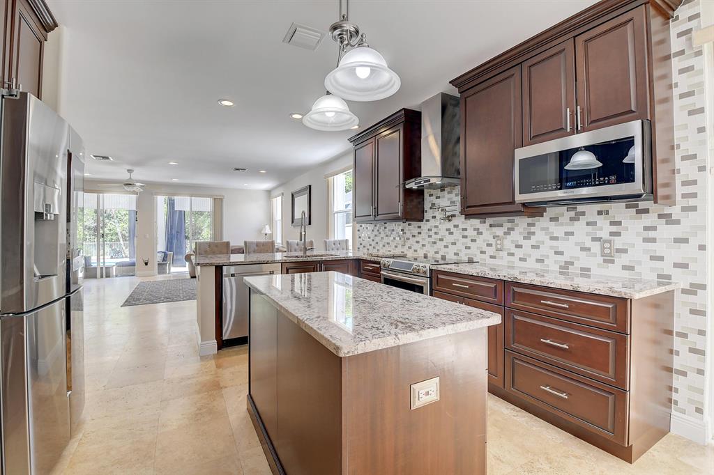 7552 Ridgefield Lane