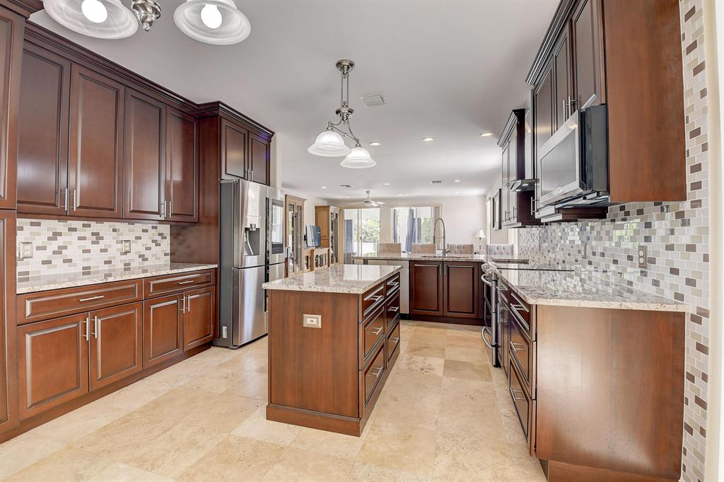 7552 Ridgefield Lane
