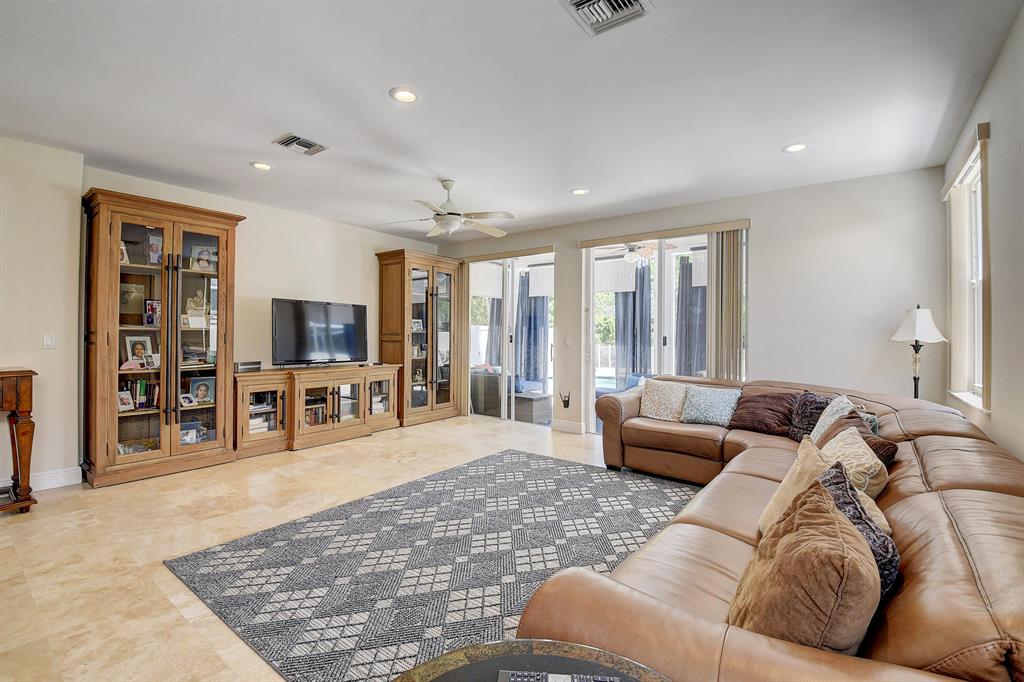 7552 Ridgefield Lane