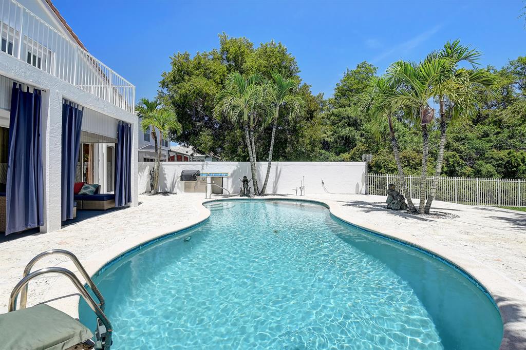 7552 Ridgefield Lane