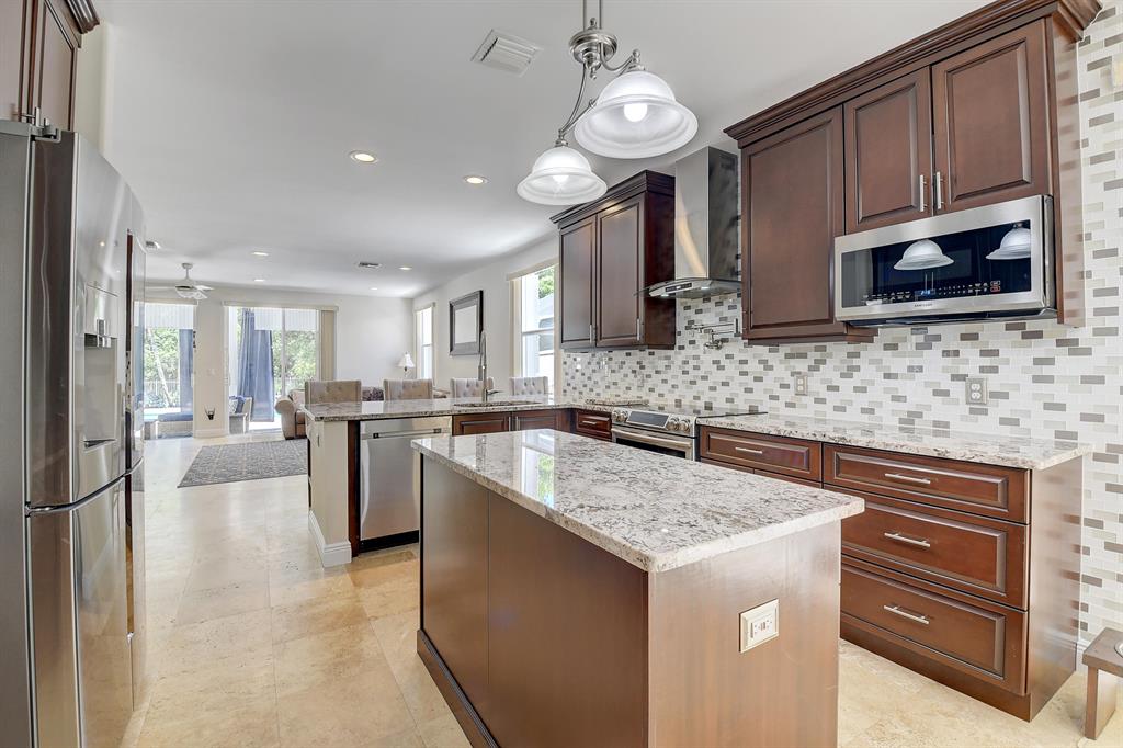 7552 Ridgefield Lane