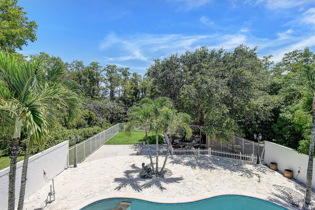 7552 Ridgefield Lane