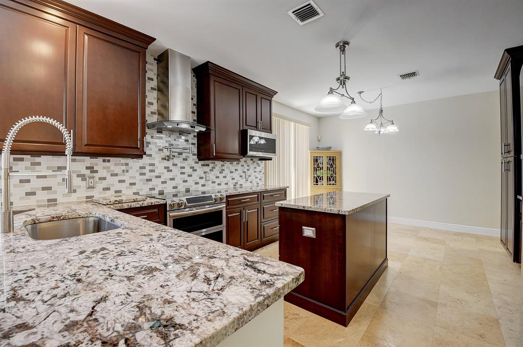 7552 Ridgefield Lane