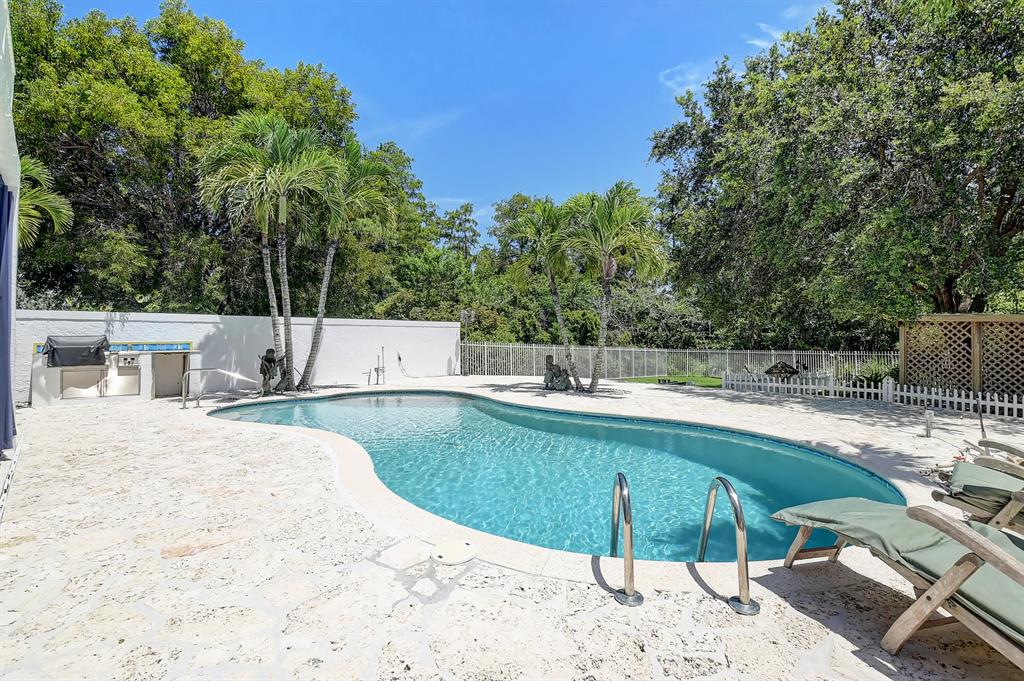 7552 Ridgefield Lane