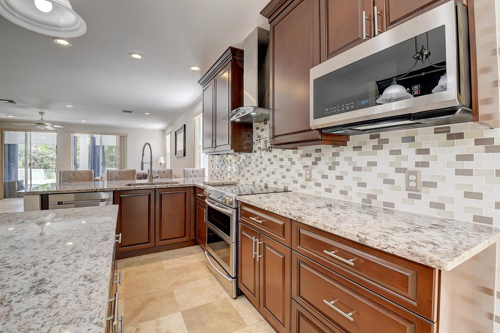 7552 Ridgefield Lane