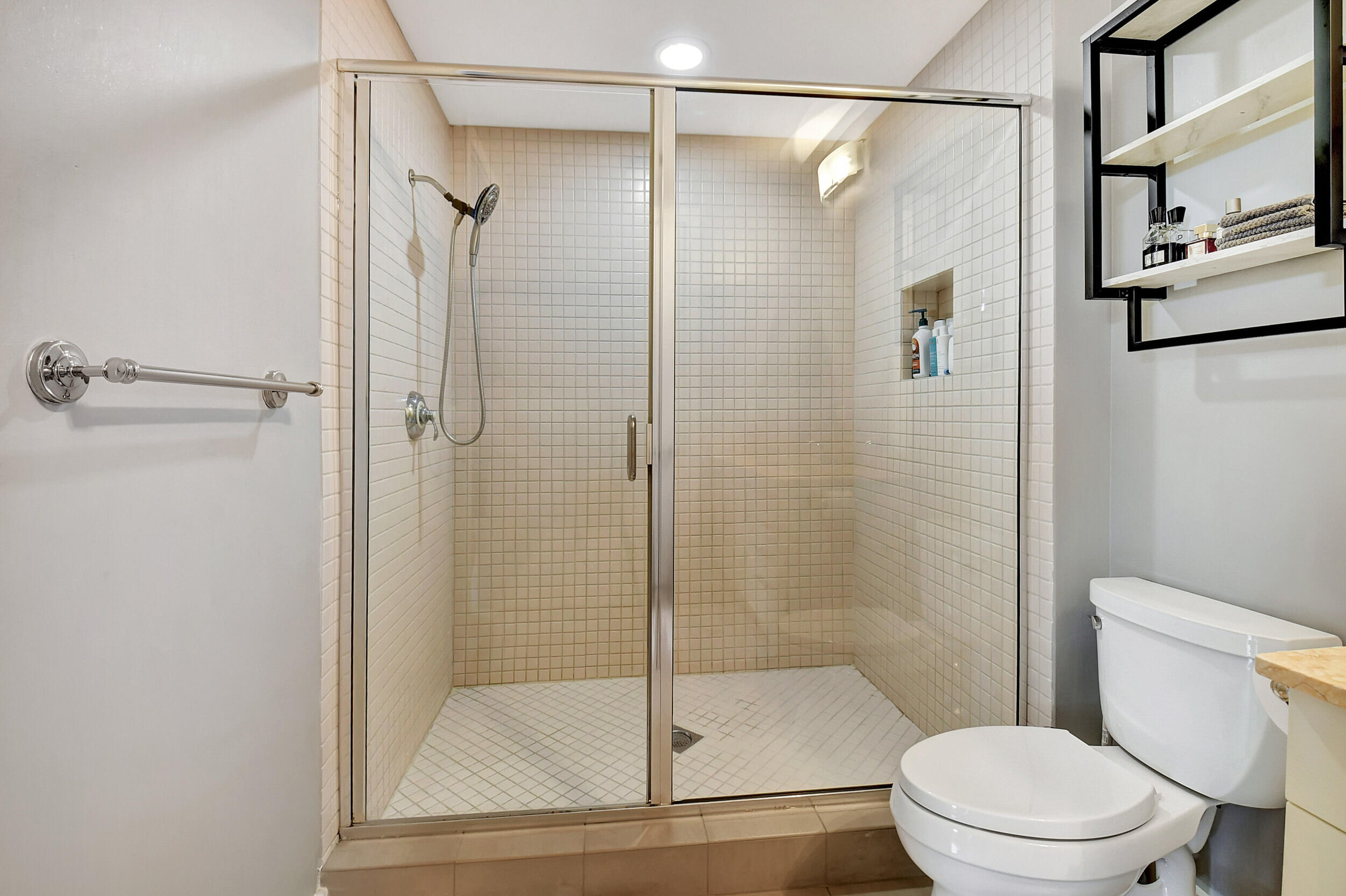 335 SE 6th Avenue 209