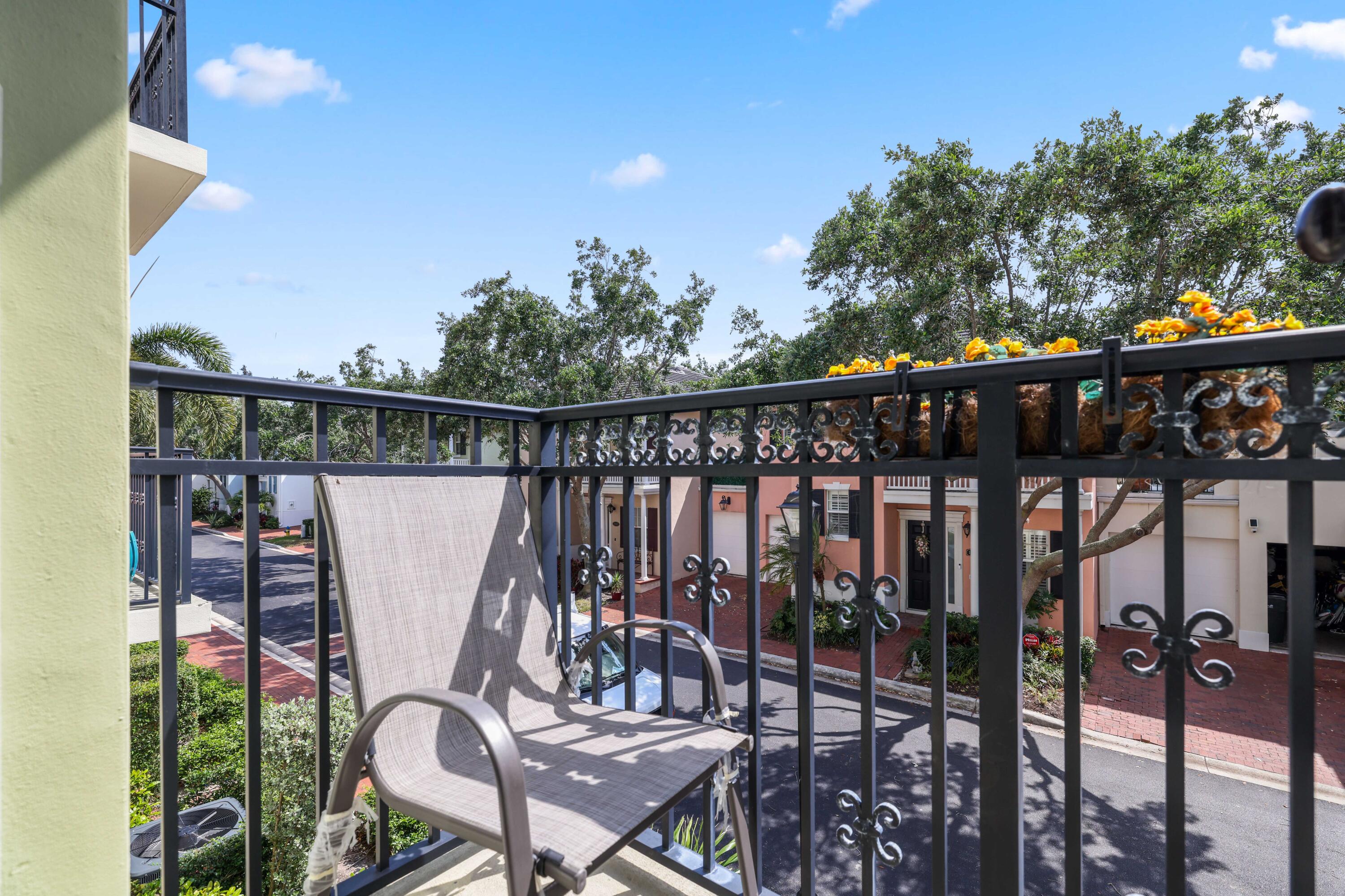 1050 E Heritage Club Circle