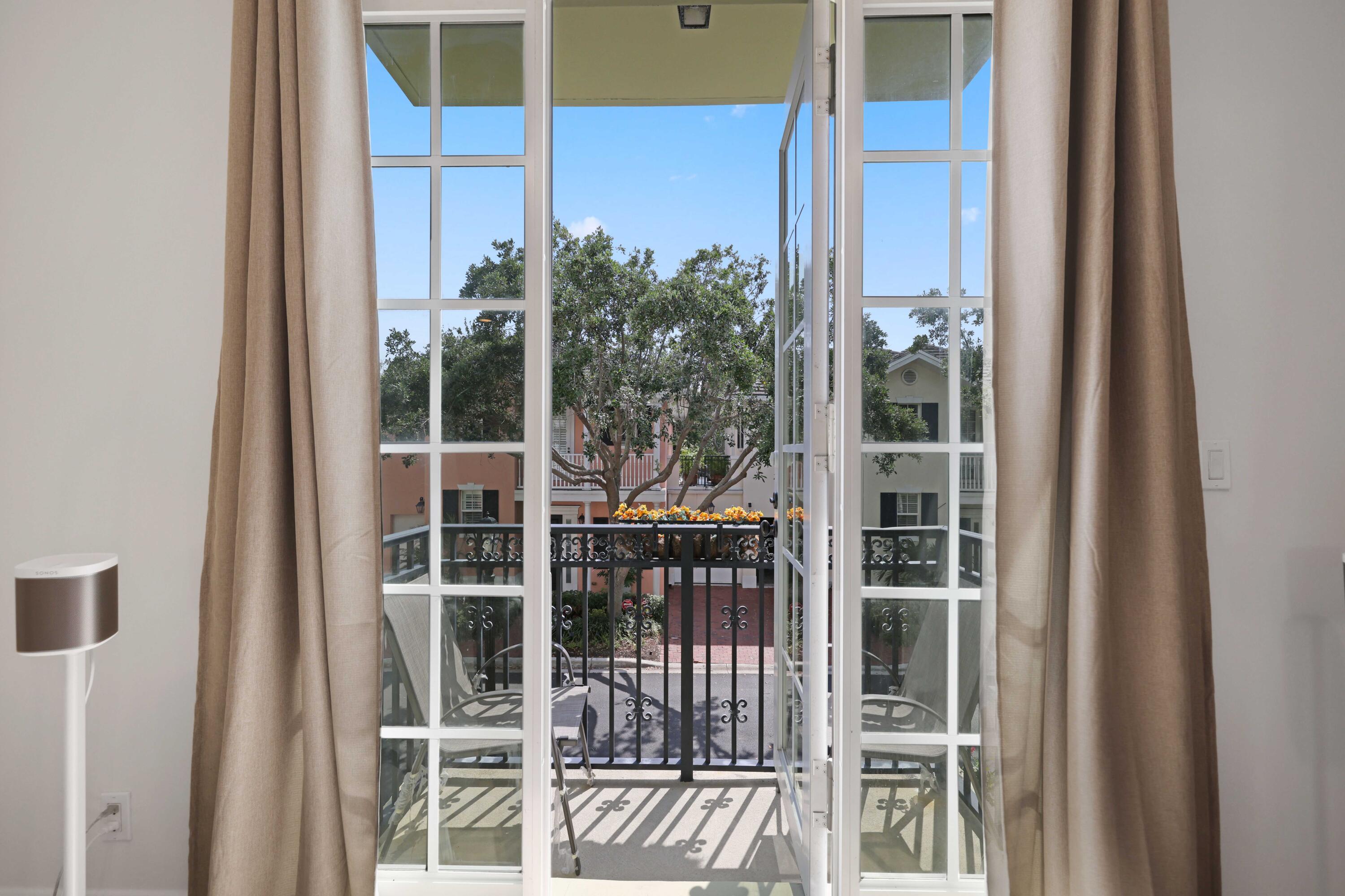 1050 E Heritage Club Circle